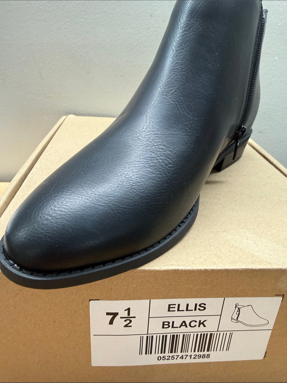 Journee Collection ELLIS Black Faux Leather Ankle Boot with Gold Zipper Size 7.5 - Picture 4 of 8